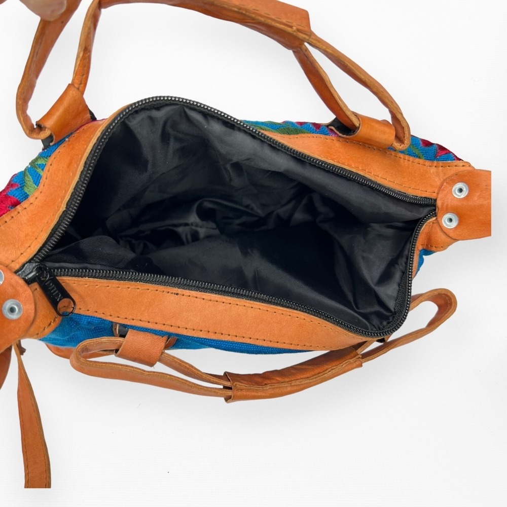 Multicolor Embroidered‎ Shoulderbag - Picture 7 of 7